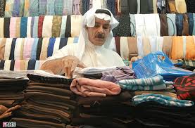 تعبیر دیدن پارچه فروشی اگر كسي به خواب ديد بزازي همي كرد و بهاي كالا درم و دينار بستد، دليل كه او را اندوهي و زياني رسد.