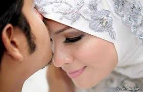 لب گرفتن در خواب بوسیدن اشخاص در غالب موارد اشاره به کاراکتر اصلی فرد مورد نظر نیست .