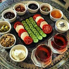 تعبیر صبحانه خوردن در خواب اگر خواب ببينيد به همراه ديگران صبحانه مي خوريد ، نشانة داشتن زندگيِ فارغ است .
