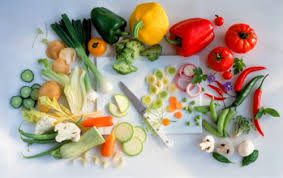 انواع گیاه خواری تا چند سال پیش، مزایای گیاهخواری بیشتر جنبه تجربی داشت تا تائیدهای بالینی. اما در چند دهه اخیر تحقیقات اثبات کردند که افرادی که به رژیمهای گیاهخواری روی میآورند: